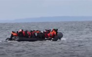 الناس داسوا على بعضهم.. حادثة جديدة على متن قارب هجرة وعراقية "هاربة" تروي التفاصيل