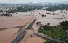 مصرع أكثر من 55 شخصا في جنوب البرازيل بسبب الأمطار الغزيرة
