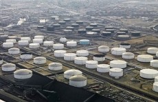 أسعار النفط يرتفع مع تقلص مخزونات الخام الأمريكية