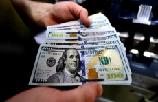 انخفاض يطرأ على أسعار الدولار في العراق