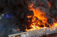 حريق يلتهم نحو 80% من مركز تسوق ضخم في بولندا