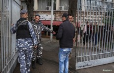 العراق يعلن الافراج عن 11 عراقيًا معتقلًا بلبنان.. وتنسيق مع السعودية لـ"فك أسرهم" نهائيًا