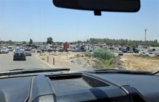 احتجاج من نوع آخر.. التريلات والشاحنات "تعتصم" وتقطع طرقا رئيسية في العراق