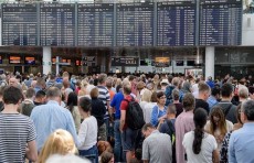 8 أشخاص يتسببون بإلغاء 60 رحلة في مطار ميونخ