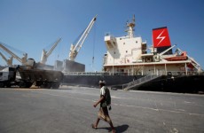 مسؤول أمريكي :الولايات المتحدة  التحالف العربي لقبول مقترح الحوثي بـ"تسليم" الميناء