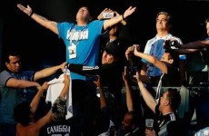 "فيفا" ينتزع وظيفة سفير من  نجم الكرة الأرجنتينية السابق  دييغو مارادونا