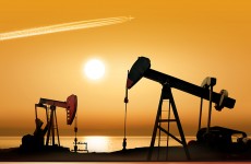 اسعار النفط تتراجع وسط توقعات بارتفاع مخزونات الخام