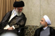 مقرب من المرشد الايراني يهدد"روحاني" بالقتل ويصفه بالخائن