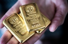 عقود الذهب تتراجع  بالتزامن مع ارتفاع مؤشر الدولار