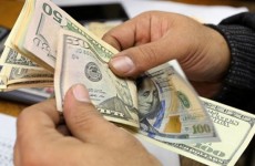أسواق العملة الأجنبية في بغداد تسجل استقراراً بسعر صرف الدولار الامريكي مقابل الدينار العراقي.