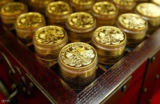 الذهب ترتفع تماشياً مع حركة الاسهم وضعف الدولار