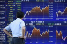 الأسهم  القيادية اليابانية  ترتفع ومخاوف التجارة تكبح المكاسب