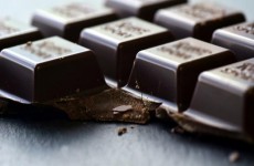دراسة حديثة: تناول الشوكولاتة الداكنة يحمي من مرض خطير