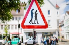 دراسة فرنسية :الإدمان على الهواتف الذكية يشكل خطراً حقيقياً على الطريق