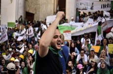 بأول "مظاهرة رمضانية" آلاف الطلاب في شوارع الجزائر
