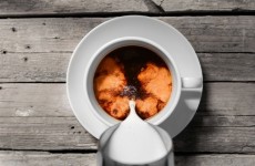 علماء يكشفون صلة شرب القهوة بالهرع إلى المرحاض!