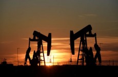 انخفاض أسعار النفط وسط التوترات بالشرق الأوسط