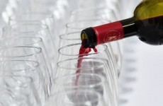 هل النبيذ الأحمر مفيد حقا؟