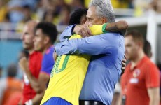 مدرب البرازيل: نيمار أفضل من هازارد ولاعبان فقط يتفوقان عليه