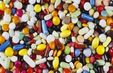 تناول بعض الأدوية مع مواد غذائية معينة يشكل خطرا على الصحة