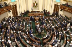 البرلمان المصري يحذر من تبادل القبلات بين المصريين بسبب كورونا