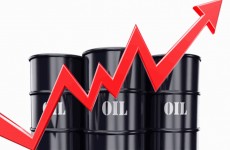 بلومبيرغ: النفط يرتفع والعراق نفذ أقل من نصف التخفيضات المتفق عليها