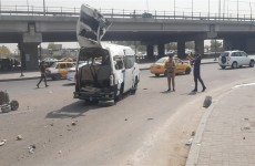 إصابة ثلاثة أشخاص بانفجار "جسم غريب" داخل حافلة صغيرة لنقل الركاب وسط بغداد