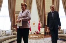 أردوغان يهاجم ميركل ويدعو العالم لنصرة المسلمين "المظلومين" في أوروبا