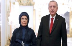 زعيم المعارضة لأردوغان: حقيبة زوجتك بآلاف الدولارات