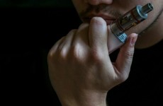 دراسة حديثة: علاقة قوية بين الإصابة بفيروس كورونا والسجائر الإلكترونية للمراهقين