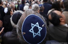 حرية التعبير في خطر.. تعريف غامض لمعاداة السامية يفتح معركة بين أساتذة الجامعات والحكومة البريطانية