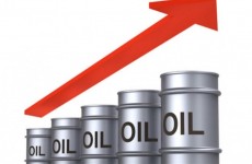 ارتفاع اسعار النفط وانخفاض بمخزونات الخام الاميركية