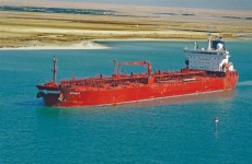 استقرار اسعار النفط بعد عودة الشحن عبر قناة السويس