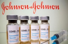 الغذاء الأميركية ومركز وقائي يوصيان بوقف مؤقت للقاح "جونسون أند جونسون"