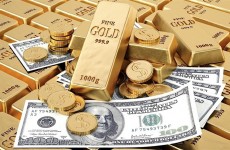 الذهب يتراجع بفعل صعود الدولار