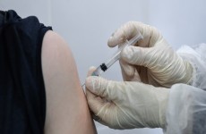 طبيب: اللقاح ضد فيروس كورونا يحمي من متلازمة ما بعد كوفيد