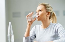 ما هي كمية الماء المطلوب شربها يومياً للتخلص من الأمراض؟