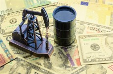 وزارة النفط تعلن صادرات وواردات شهر آب