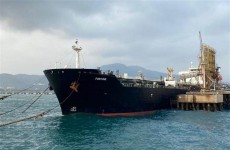 إيران تنقل النفط من الناقلة الفيتنامية التي استولت عليها لأخرى تابعه لها