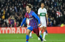 تشافي يتغنى بنجم برشلونة الشاب: لا يقارن بأي لاعب آخر