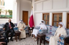 علاوي يبحث مع أمير قطر التدخلات الخارجية في البلدان العربية