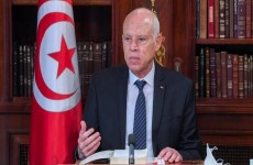 الرئيس التونسي يحلّ المجلس الأعلى للقضاء ويتّهمة بـ"الولاءات"