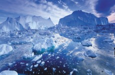 دراسة تحذر من ذوبان الصفيحة الجليدية في غرينلاند من أسفل إلى أعلى!