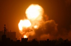 طائرات اسرائيلية تقصف مواقع في قطاع غزة ونيران المقاومة تستهدف مستوطنة بالرشاشات الثقيلة