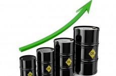 أسعار النفط تسجل ارتفاعا بعد انباء تتعلق بالإمدادات