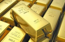 الذهب يخسر أكثر من 8 دولارات في تعاملات اليوم