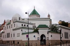 بشأن المسلمين.. فرنسا تواصل سياسة "التطرف" وتغلق مسجداً جديداً