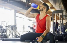 العلماء يكشفون عن عصير صحي "يزيد بشكل كبير من قوة العضلات أثناء التمرين''!