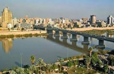 هجوم مسلح على منفذ "كي كارد" وانتحار موظف رمياً بالرصاص في بغداد
