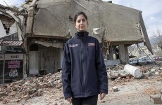فرنسية تقود شاحنة لمساعدة متضرري الزلزال في تركيا